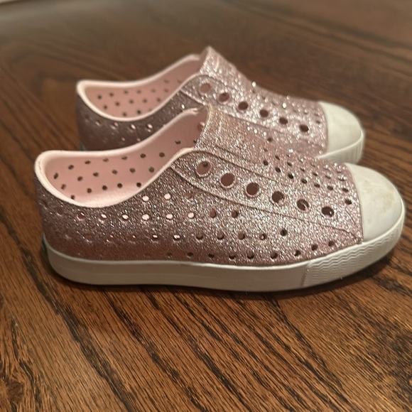 Pink sparkle Native shoee - Picture 4 of 6